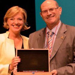 LA SOCIEDAD ESPAÑOLA DE NEFROLOGIA NOMBRA SOCIO DE HONOR A D. JOSE MIGUEL LOPEZ NOVOA