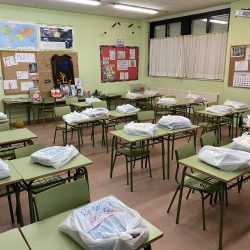 Recogida de libros y material en el C.E.I.P Piedra de Arte de Villamayor.